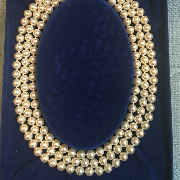 Camrose & Kross Jackie Kennedy Triple Strand Pearl Necklace - Picture 2 of 9